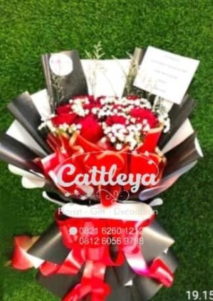 buket bunga mawar merah