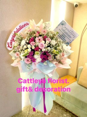 bunga standing segar congratulations