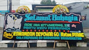bunga papan Medan gandeng selamat bahagia