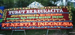 Papan Bunga Medan Gandeng Mahkota
