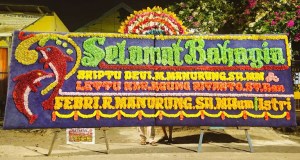 papan bunga gandeng 1 mahkota bunga artificial