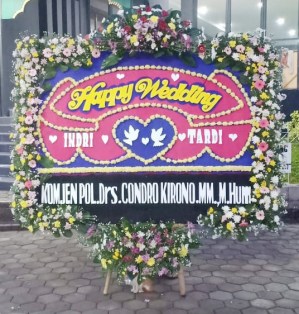 papan bunga wedding mahkota bunga segar full